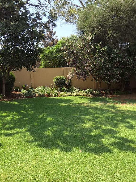 Khuvena Guesthouse Randburg Екстериор снимка