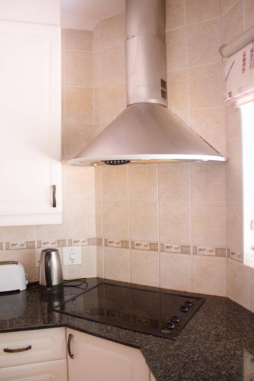 Khuvena Guesthouse Randburg Стая снимка