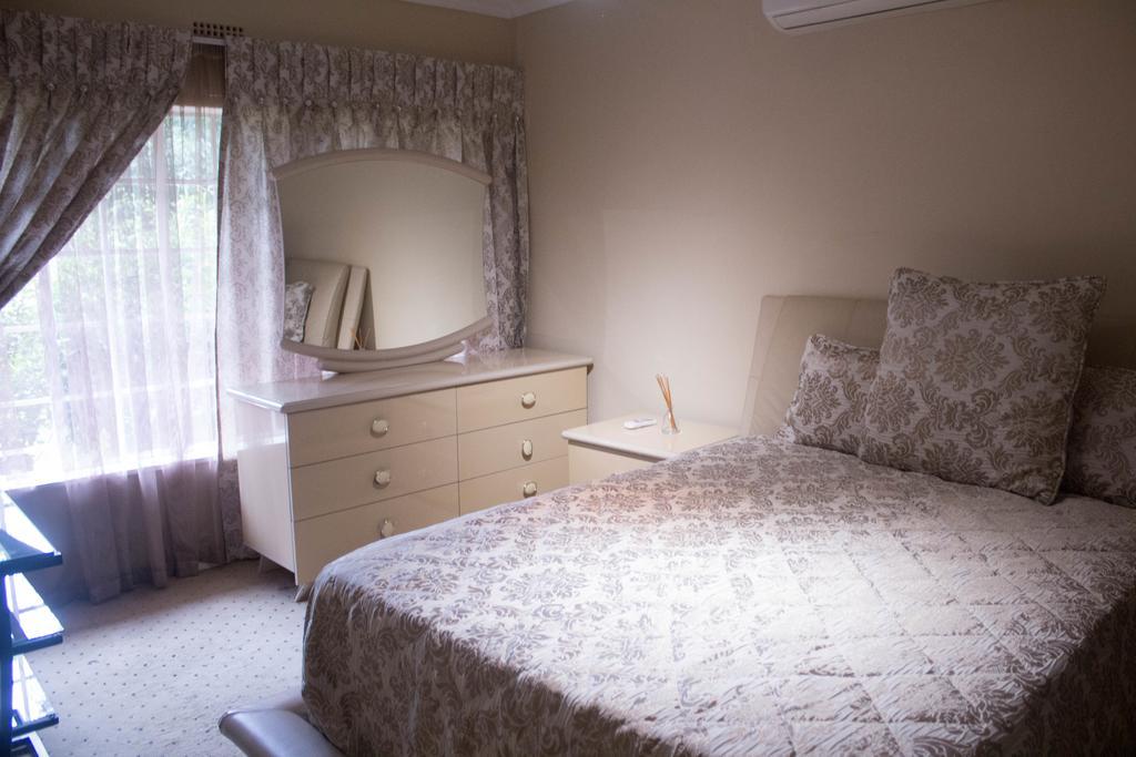 Khuvena Guesthouse Randburg Екстериор снимка