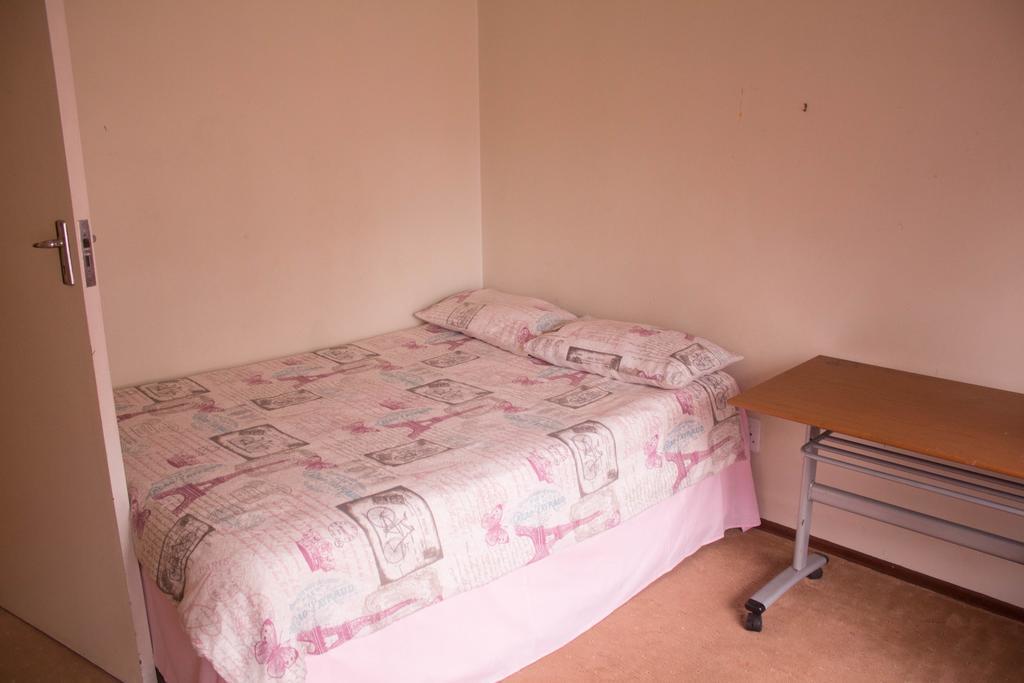 Khuvena Guesthouse Randburg Екстериор снимка