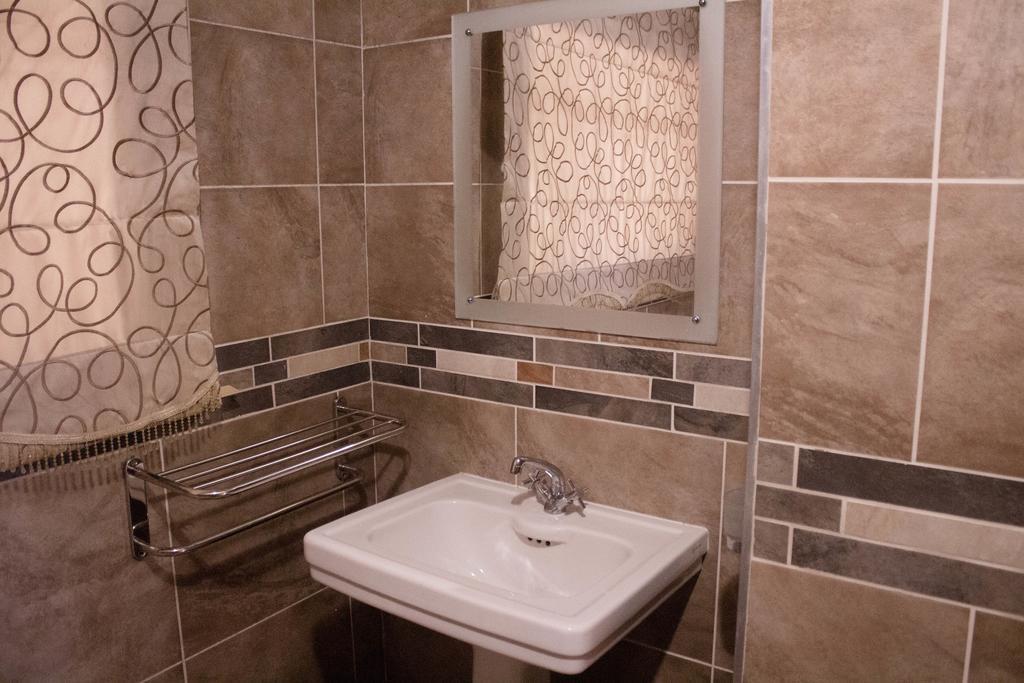 Khuvena Guesthouse Randburg Екстериор снимка