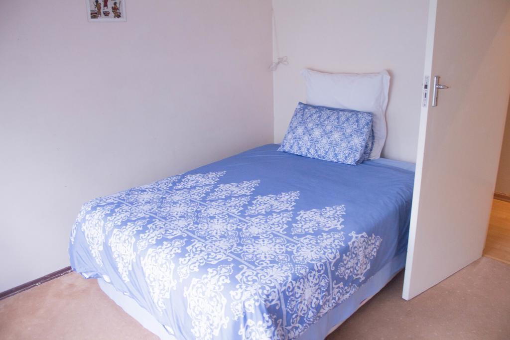 Khuvena Guesthouse Randburg Екстериор снимка
