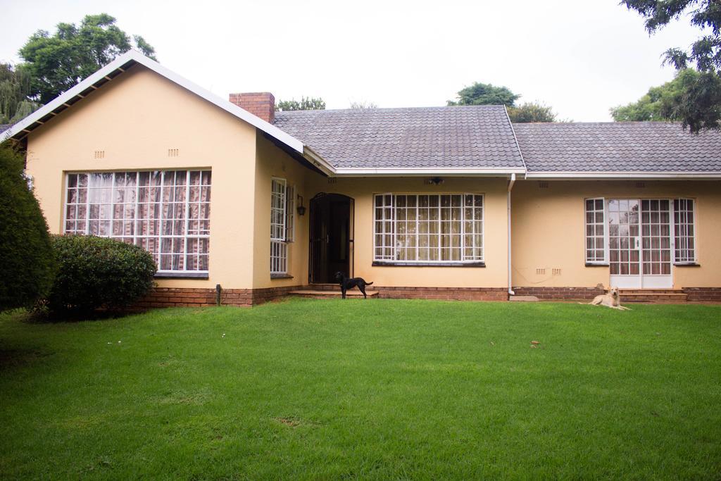 Khuvena Guesthouse Randburg Екстериор снимка