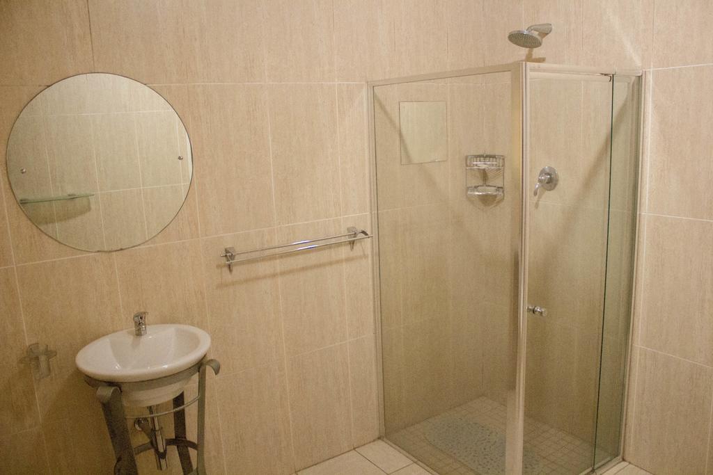 Khuvena Guesthouse Randburg Екстериор снимка