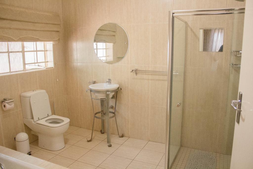 Khuvena Guesthouse Randburg Екстериор снимка