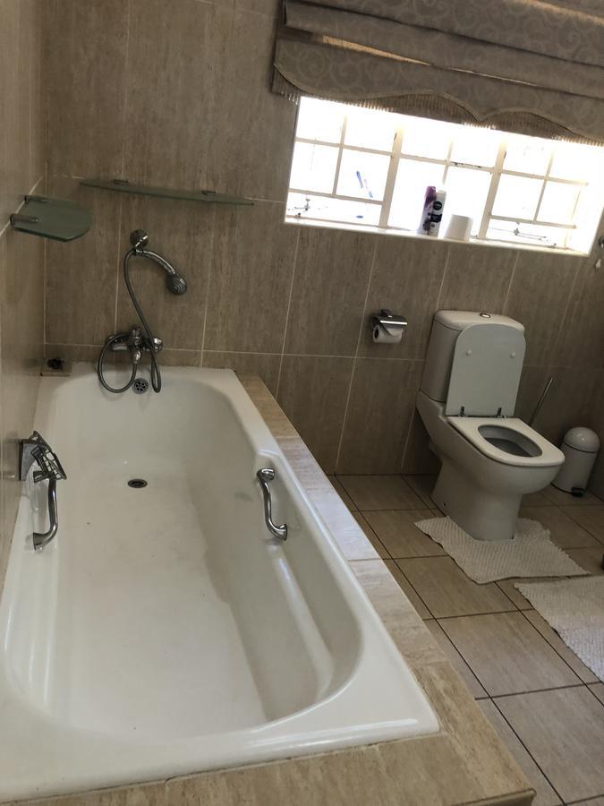 Khuvena Guesthouse Randburg Екстериор снимка