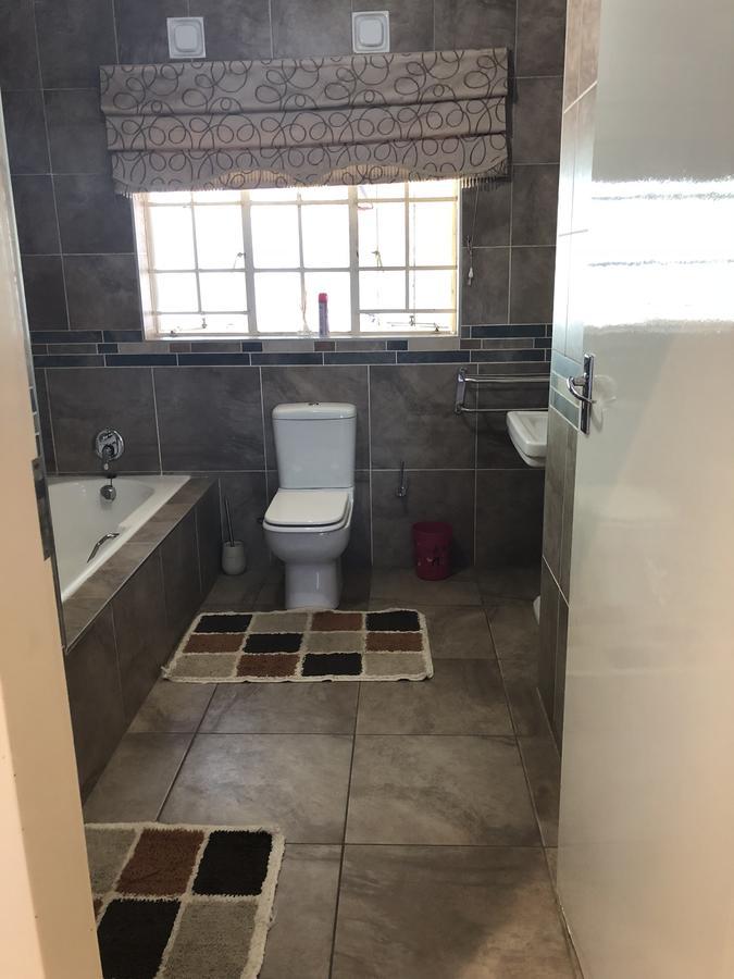 Khuvena Guesthouse Randburg Екстериор снимка