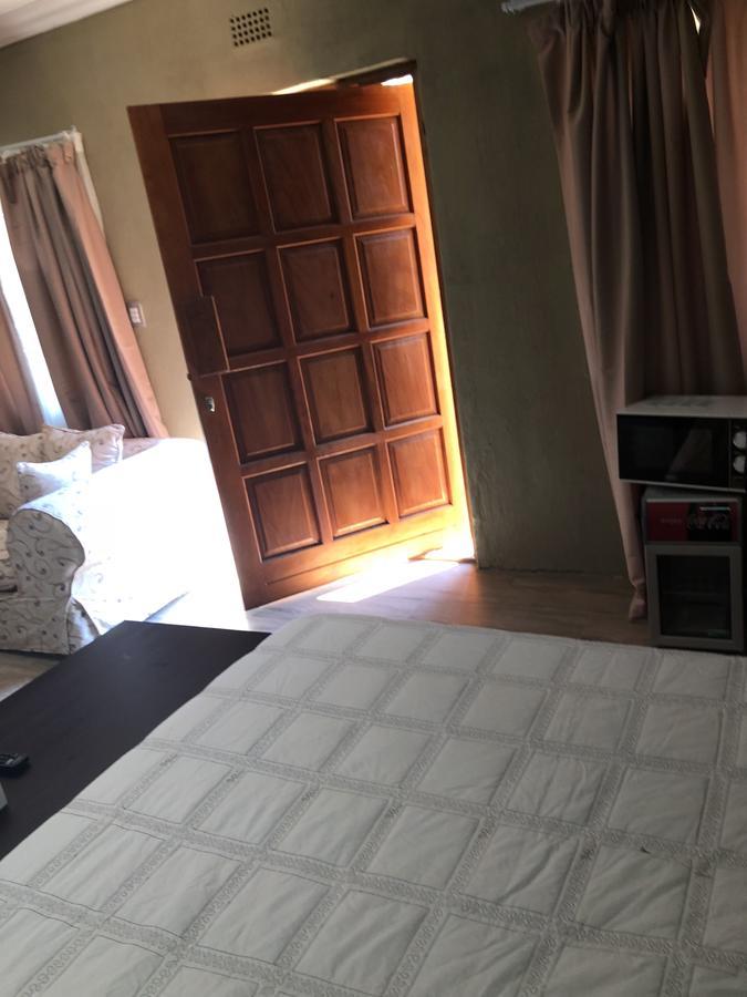 Khuvena Guesthouse Randburg Екстериор снимка