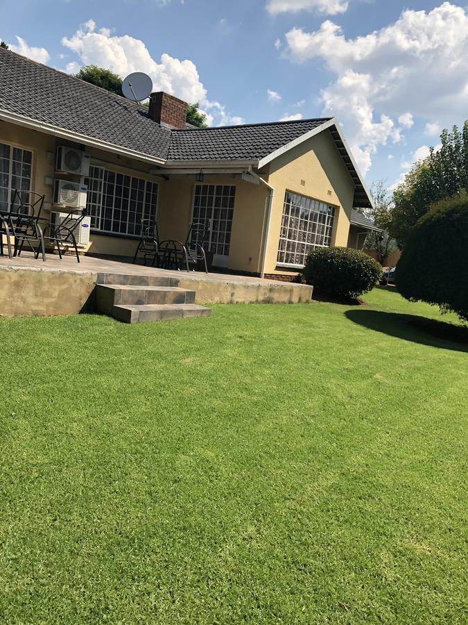 Khuvena Guesthouse Randburg Екстериор снимка